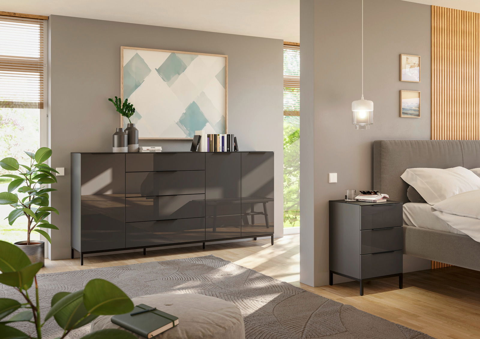 Moderne Schlafzimmermöbel mit einer glänzenden, dunklen Kommode und passendem Nachttisch, seitliche Perspektive.