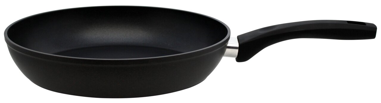 Schwarze Bratpfanne Lukullus 28cm mit ergonomischem Griff, seitliche Perspektive