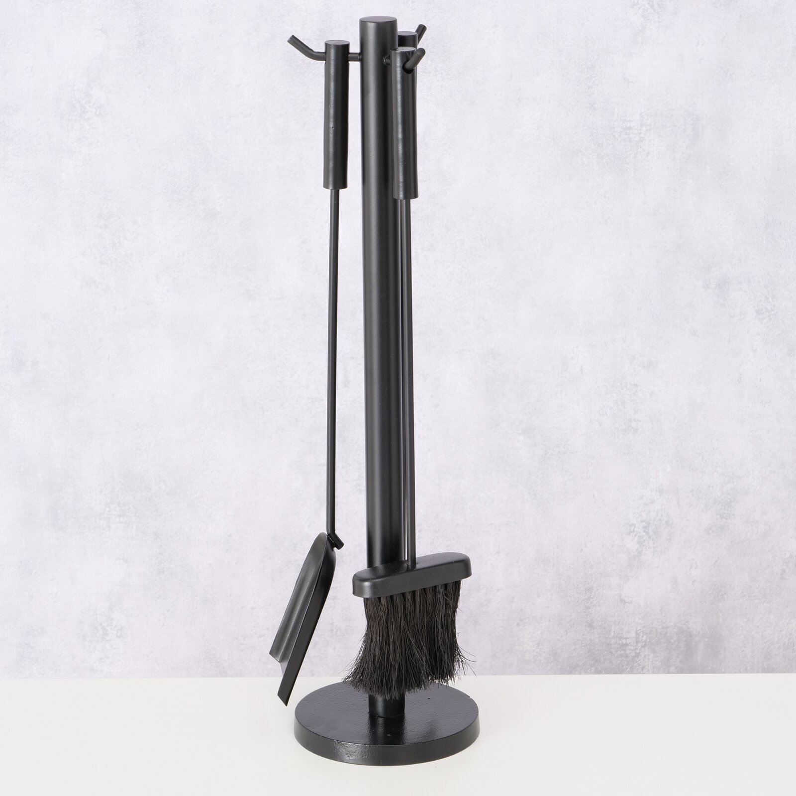 Kaminbesteck Mika, 4-teilig, in schwarzer Farbe, seitliche Perspektive