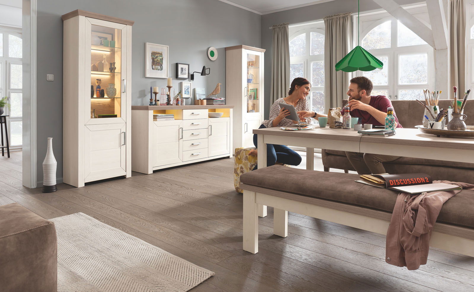 Set one by Musterring Sideboard SET ONE YORK Wohnzimmer mit Esstisch, Bank und Sideboard in heller Holzoptik, seitliche Perspektive