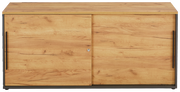 Schiebetürenschrank aus Holz in Eichenoptik, frontal fotografiert