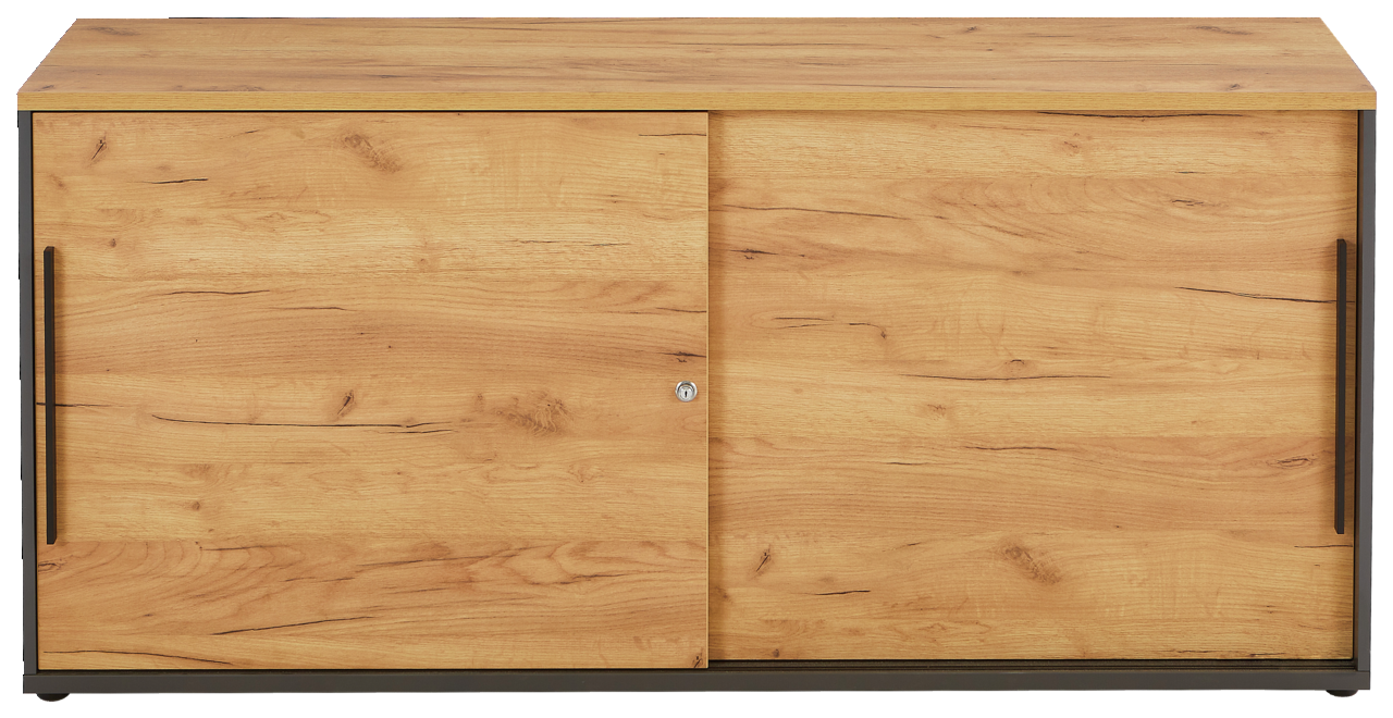 Schiebetürenschrank aus Holz in Eichenoptik, frontal fotografiert