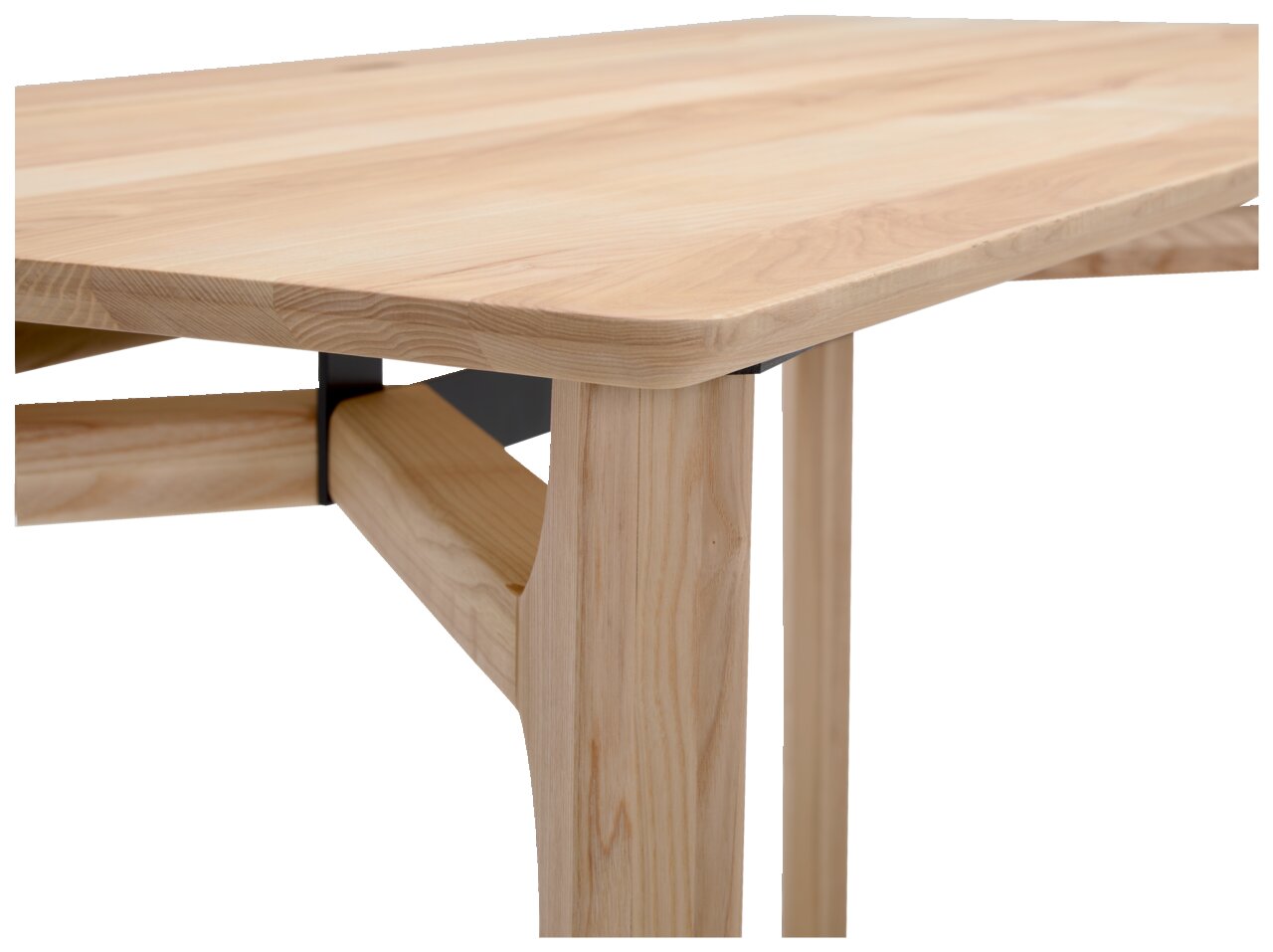 Nahaufnahme eines Schreibtisches aus hellem Holz mit Metallverstrebung, perspektivisch von der Seite aufgenommen.