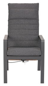 Grauer Loungesessel mit gepolsterter Rückenlehne und Sitzfläche, frontal fotografiert.