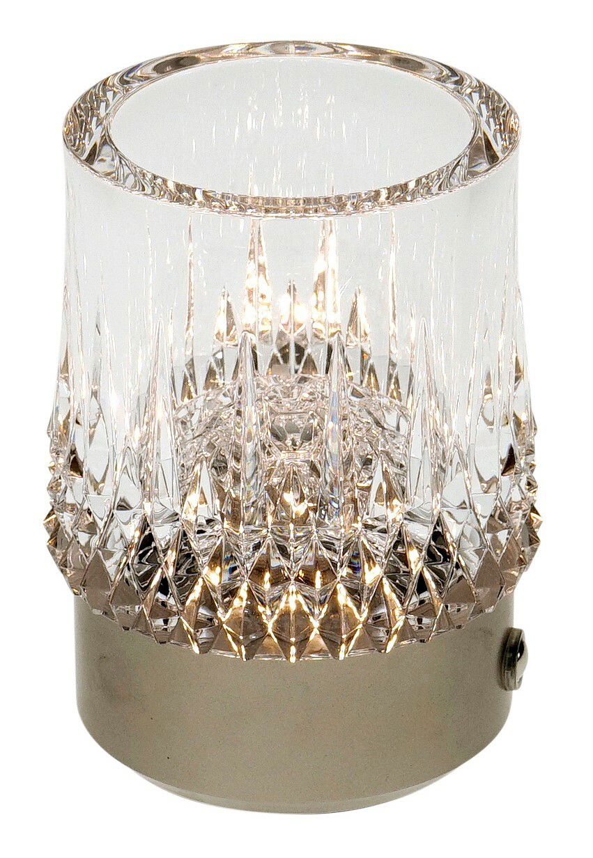 LED Windlicht aus silbernem Aluminium und Acryl, mit facettiertem Design, von oben betrachtet.