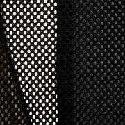 Nahaufnahme von schwarzem Netzstoff eines Gaming Stuhls, seitliche Perspektive