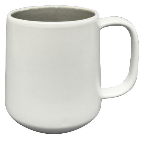 Weißer Kaffeebecher aus Keramik, seitliche Perspektive