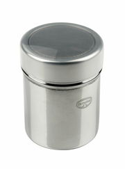 Metallischer Siebstreuer mit feinem Sieb und seitlichem Logo, Ansicht von schräg oben.