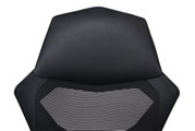 Rückansicht der Rückenlehne eines Gaming Stuhls mit schwarzem Leder und atmungsaktivem Netzstoff.