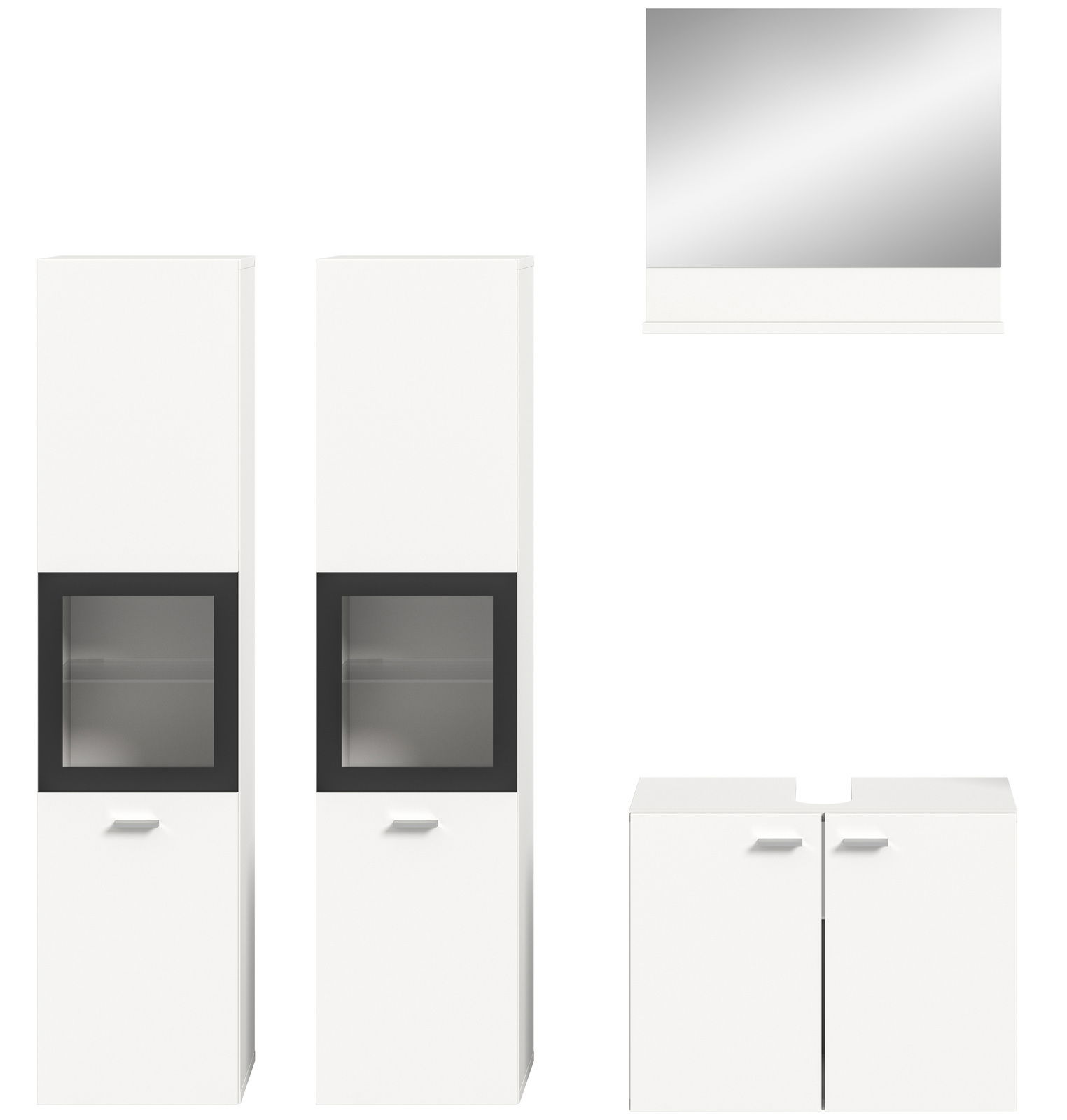 Frontale Ansicht einer modernen Badkombination mit zwei hohen weißen Schränken, einem Spiegel und einem Unterschrank.