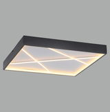 Moderne quadratische Deckenleuchte mit geometrischem Muster, seitliche Perspektive