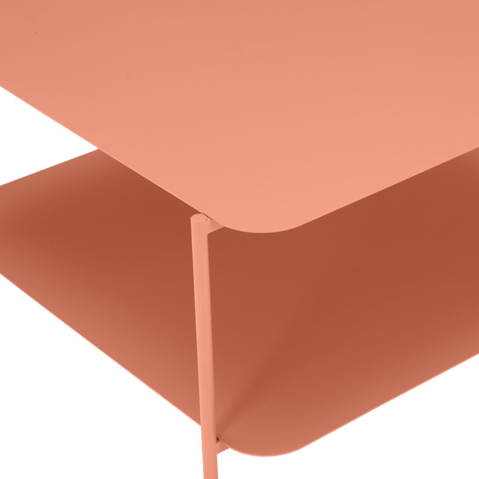 Close-up van een modern, minimalistisch bijzettafeltje in roze met twee niveaus, gezien van bovenaf.