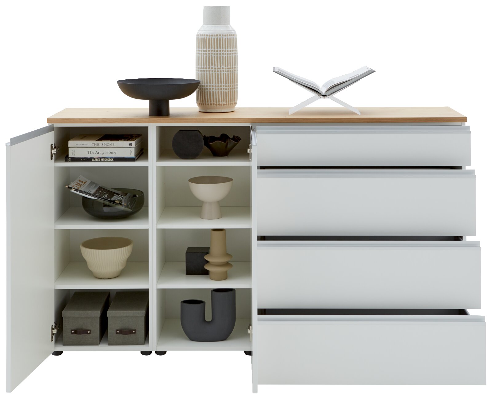 Frontale Ansicht eines modernen Sideboards mit offenen Schubladen und Regalfächern, dekoriert mit Vasen, Schalen und Büchern.