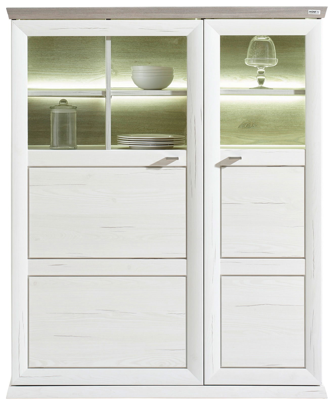 Frontale Ansicht eines weißen Highboards mit Glaseinsätzen und LED-Beleuchtung, dekoriert mit Geschirr und Gläsern.