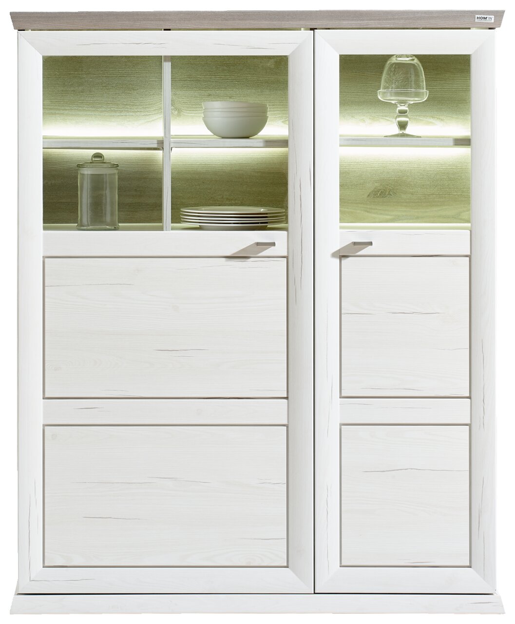 Frontale Ansicht eines weißen Highboards mit Glaseinsätzen und LED-Beleuchtung, dekoriert mit Geschirr und Gläsern.