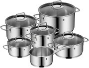 WMF roestvrijstalen pannenset met vijf kookpannen met deksels en een steelpan, schuin van voren gefotografeerd
