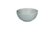 Keramikschale in sanftem Blau aus seitlicher Perspektive