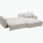 Beige Ecksofa in Liegeposition mit zwei Kissen, seitliche Perspektive
