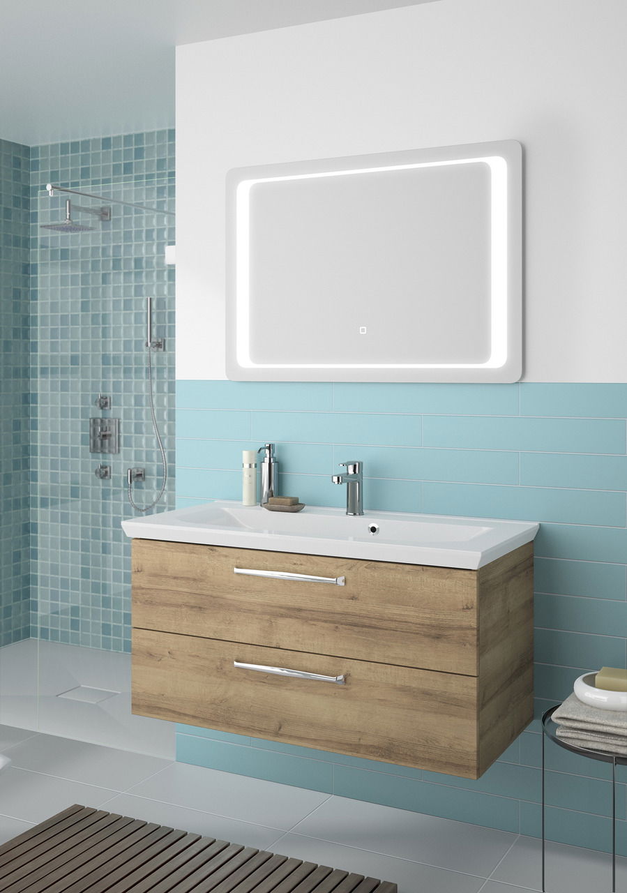 Moderner Badblock mit Holzoptik und zwei Schubladen, darüber ein beleuchteter Spiegel, seitliche Perspektive