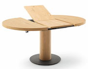 Runder Esstisch aus Holz mit ausziehbarer Platte, seitliche Perspektive