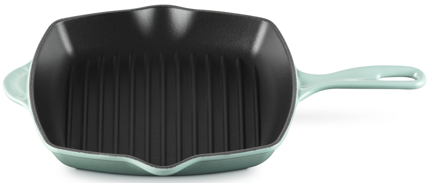 Quadratische Grillpfanne in Mintgrün mit geriffelter schwarzer Innenfläche und langem Griff, Draufsicht/Top-Down-Perspektive auf weißem Hintergrund
