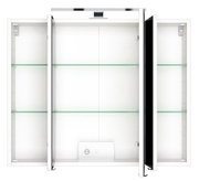 Spiegelschrank mit drei Türen, zwei davon geöffnet, zeigt Glasregale und integrierte Steckdose, Frontalansicht.