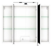Spiegelschrank mit drei Türen, zwei davon geöffnet, zeigt Glasregale und integrierte Steckdose, Frontalansicht.