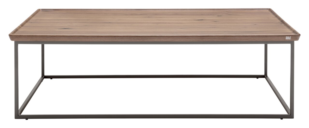 Moderne salontafel met houten blad en metalen onderstel, gezien vanaf de voorkant.