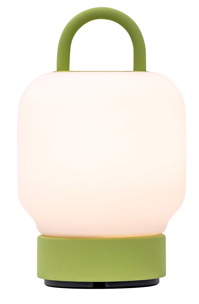 Draagbare lamp met groene handgreep en voet, gezien vanaf de voorkant