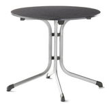 Runder Klapptisch mit schieferfarbener Tischplatte und silbernem Metallgestell, seitliche Perspektive