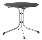 Runder Klapptisch mit schieferfarbener Tischplatte und silbernem Metallgestell, seitliche Perspektive