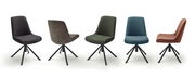 Fünf moderne Stühle der Serie RIALTO in verschiedenen Farben, von links nach rechts: dunkelgrau, braun, grün, blau und rotbraun, mit schwarzem Metallgestell, seitliche und frontale Perspektive.