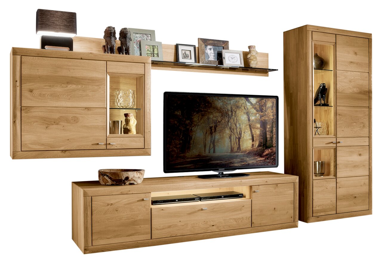 Moderne Wandkombination aus Holz mit TV-Schrank, Hängeschrank und Vitrine, frontal betrachtet.