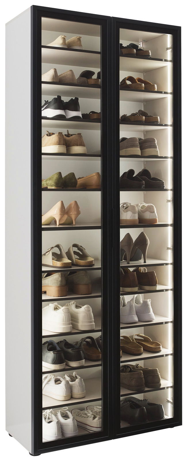 XL-Schuhschrank-Vitrine mit Glastüren, gefüllt mit verschiedenen Schuhen, seitliche Perspektive