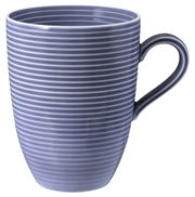 Blauer Becher mit Henkel, 0,35 l, mit horizontalen Streifen, seitliche Perspektive