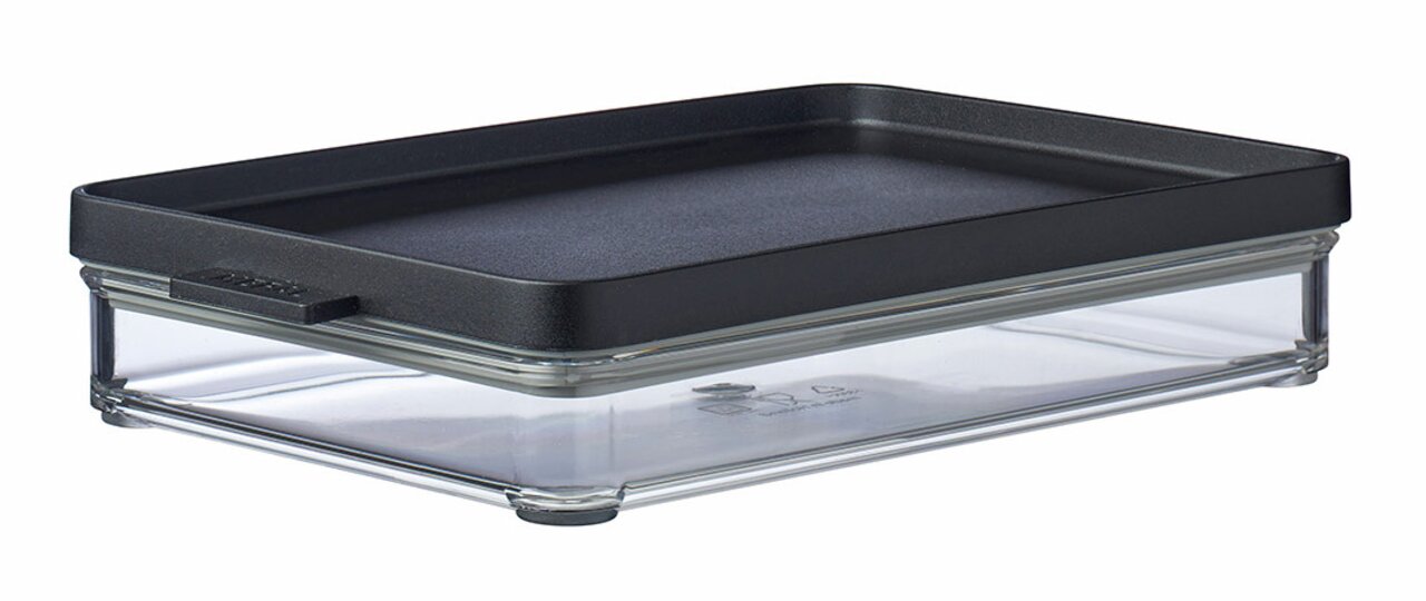 Rechteckige Kühlschrankdose mit schwarzem Deckel, seitliche Perspektive