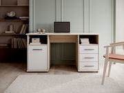 Moderner Schreibtisch mit Holz- und Weißelementen, frontal fotografiert, mit Schubladen und Stauraum, ideal für ein stilvolles Büro.