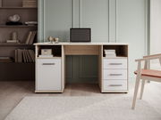 Moderner Schreibtisch mit Holz- und Weißelementen, frontal fotografiert, mit Schubladen und Stauraum, ideal für ein stilvolles Büro.