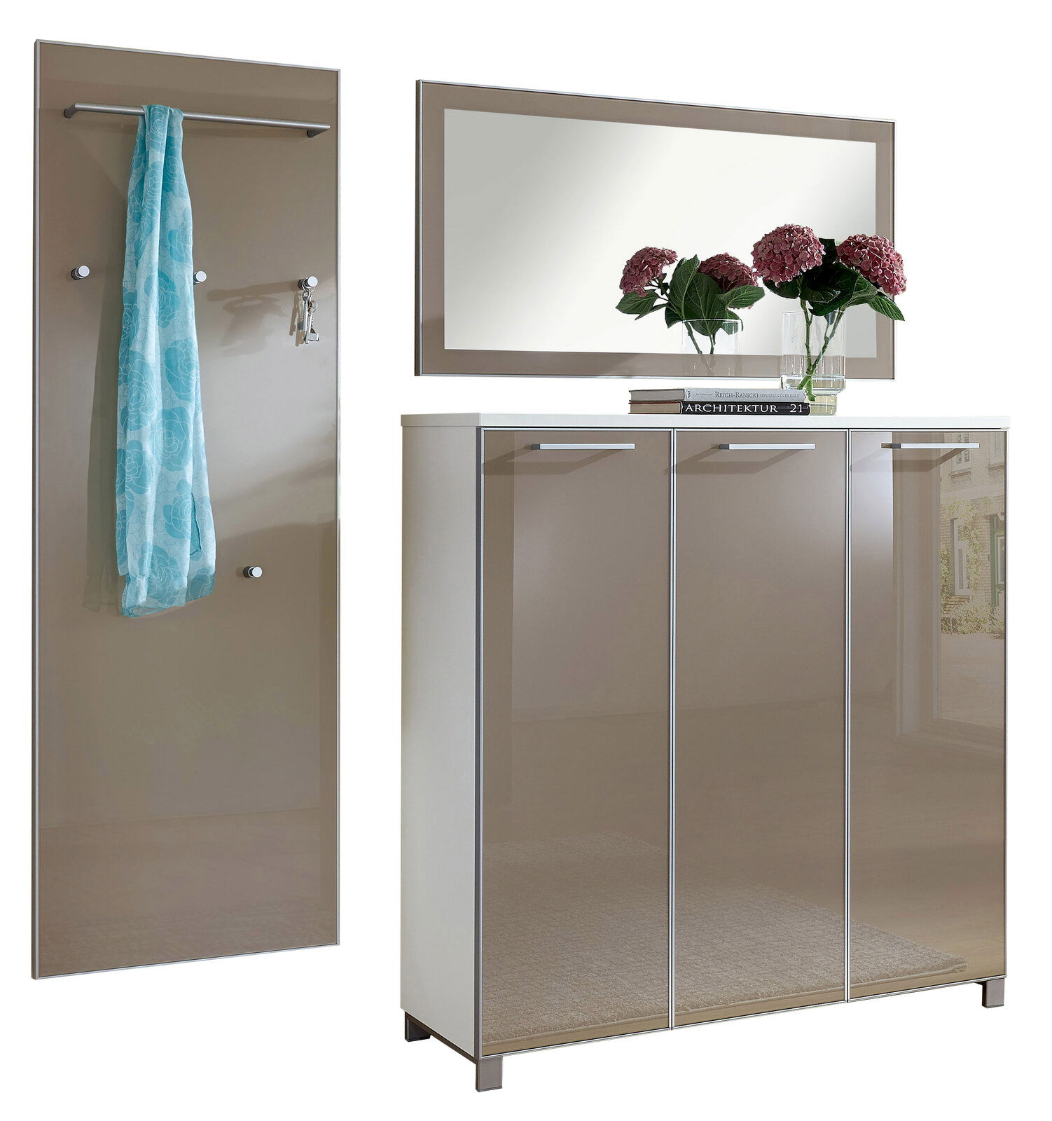 Garderoben-Set bestehend aus einem Spiegel, einem Schrank mit drei Türen und einer Wandgarderobe mit Haken und Stange, frontal abgebildet.