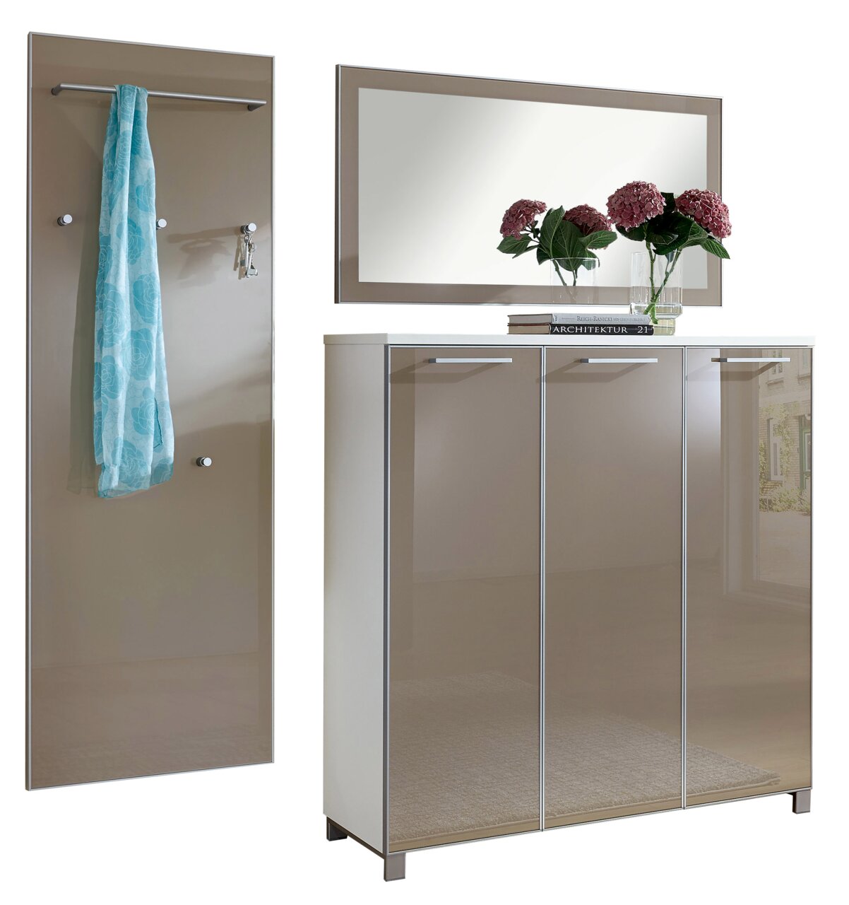 VOSS Garderoben-Set 3-tlg. (Set55) SANTINA Garderoben-Set bestehend aus einem Spiegel, einem Schrank mit drei Türen und einer Wandgarderobe mit Haken und Stange, frontal abgebildet.