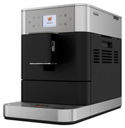 Kaffeevollautomat in seitlicher Perspektive mit Edelstahl- und schwarzen Elementen, Display zeigt Cappuccino-Option.