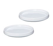 Zwei weiße Porzellan-Mühlenuntersetzer, von oben betrachtet.