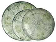 Draufsicht auf drei graue Teller mit abstraktem Muster, Teil des Tellersets Fusion Grey 12-tlg.