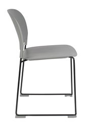 Moderner grauer Stuhl mit schwarzem Metallgestell, Seitenansicht