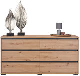 Frontale Ansicht eines XL-Sideboards aus Holz mit sechs Schubladen, dekoriert mit zwei silbernen Blatt-Skulpturen und einer Lampe auf einem Tablett.