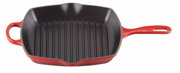 Rode grillpan met groeven, bovenaanzicht