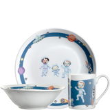 Kindergeschirr-Set mit Weltall-Motiv, bestehend aus einem Teller, einer Schale und einer Tasse, mit fröhlichen Astronauten und Weltraummotiven, aus der Vorderansicht.