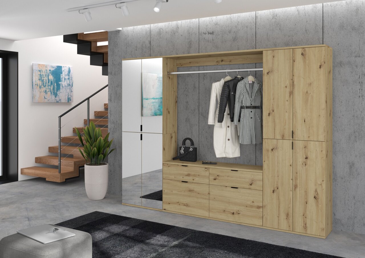 Moderne Garderobenkombination aus Holz mit Spiegel, Kleiderstange und Schubladen, frontal betrachtet in einem stilvollen Raum mit Treppe und Pflanze.