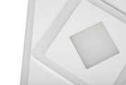 Close-up van een moderne led-plafondlamp met een geometrisch ontwerp in het wit.