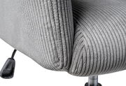 Nahaufnahme eines grauen Drehstuhls mit geripptem Stoffbezug, seitliche Perspektive